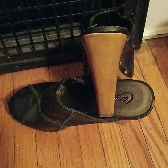 Shoes - Picture 3 of 4